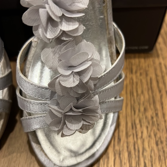 Kenneth Cole Sandals - Picture 6 of 11